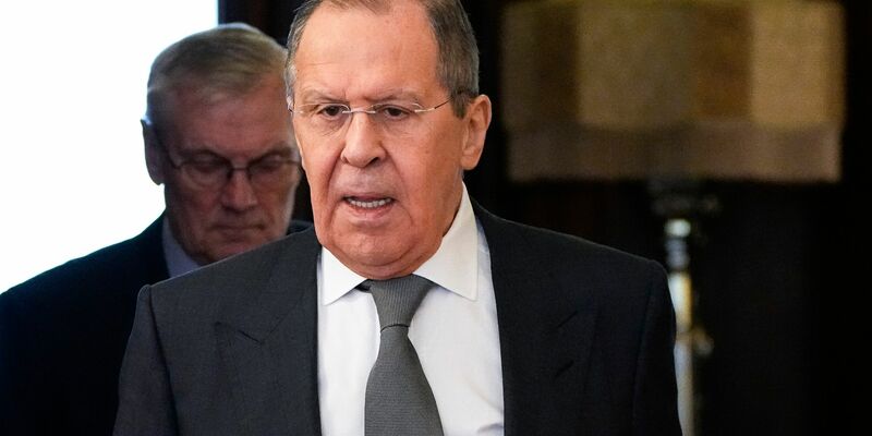 Der russische Außenminister Sergej Lawrow sieht die Alternative für Deutschland und das Bündnis Sahra Wagenknecht als Verteidiger deutscher Interessen. (Archivbild) - Foto: Alexander Zemlianichenko/AP/dpa