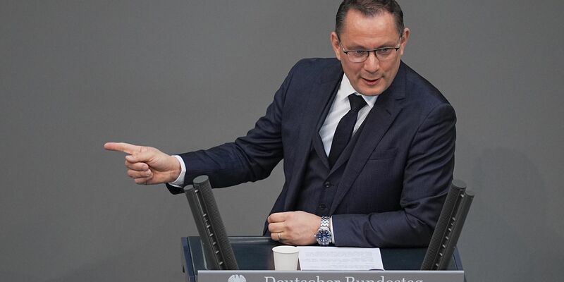 Chrupallas Parteikollegen Krah und Bystron hätten schriftlich ihre Unschuld versichert. - Foto: Michael Kappeler/dpa