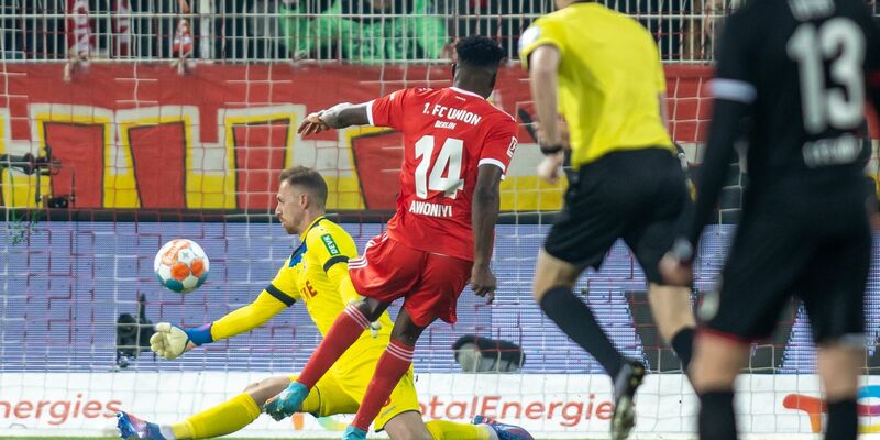 Die Spieler des 1. FC Union Berlin jubeln nach dem 2:0. - Foto: Andreas Gora/dpa
