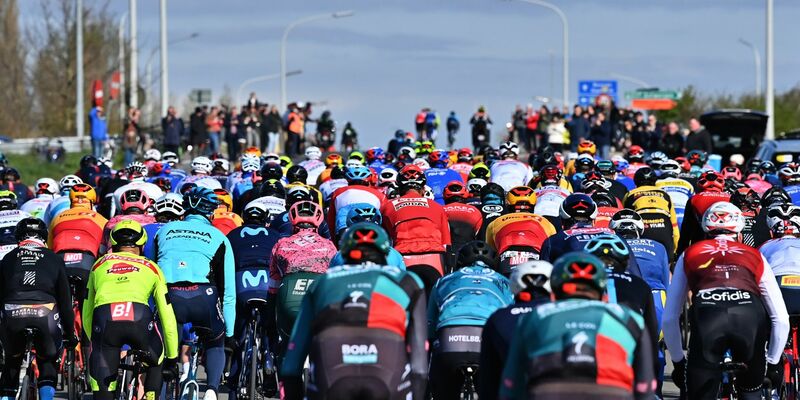 Rad-Profis bei der 109. Flandern-Rundfahrt. - Foto: Dirk Waem/BELGA/dpa