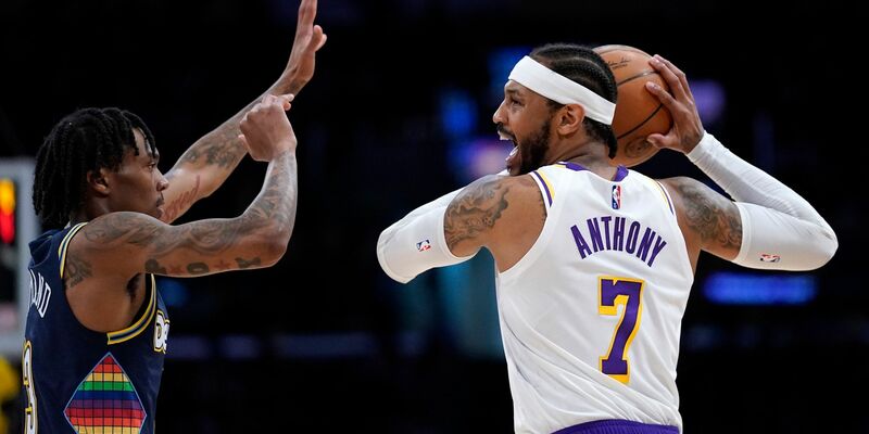 Lakers-Starspieler LeBron James verteidigt gegen Aaron Gordon. - Foto: Mark J. Terrill/AP/dpa