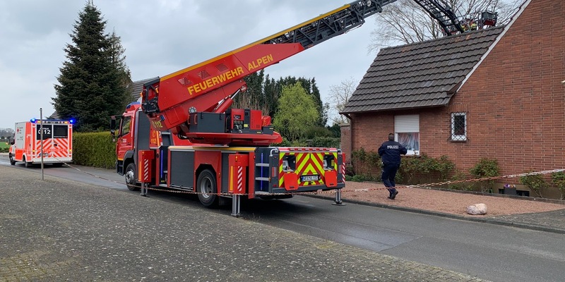 FW Alpen: Sturmschaden - Foto: presseportal.de