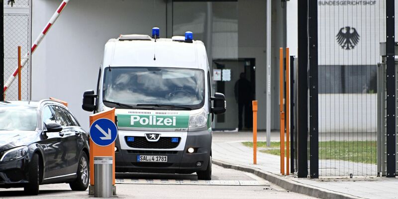 Eine Woche nach der Tat ließ die Bundesanwaltschaft den Tatverdächtigen in Karlsruhe vorführen. (Archivbild) - Foto: Uli Deck/dpa
