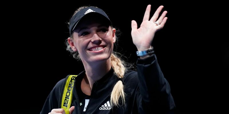 Caroline Wozniacki winkt den Fans vor ihrem Abschiedsspiel. Sie hat nun ihr Comeback angekündigt. - Foto: Liselotte Sabroe/Ritzau Scanpix Foto/AP/dpa