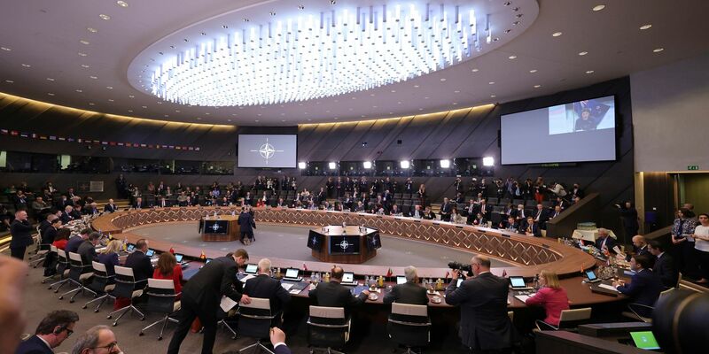 Der Start des neuen Projekts «Nato Mission Ukraine» (NMU) zur Unterstützung der Ukraine soll im Idealfall beim nächsten Bündnisgipfel von Bundeskanzler Olaf Scholz (SPD) und den anderen Staats- und Regierungschefs der Nato-Staaten in Washington beschlossen werden. - Foto: Olivier Matthys/AP/dpa