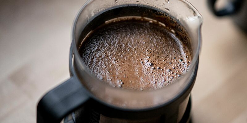 Die Preissenkungen für Kaffee beziehen sich auf die jeweiligen Eigenmarken der Supermärkte und Discounter. - Foto: Fabian Sommer/dpa
