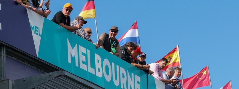 Der Formel-1-Superstar gab Regisseur Kosinski Fahrstunden. - Foto: Asanka Brendon Ratnayake/AP/dpa