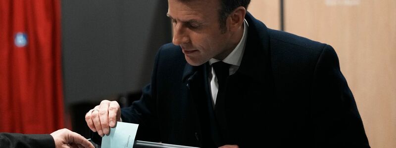 Emmanuel Macron äußerte sich zu militärischen Sicherheitsgarantien. (Archivbild) - Foto: Thibault Camus/AP/dpa