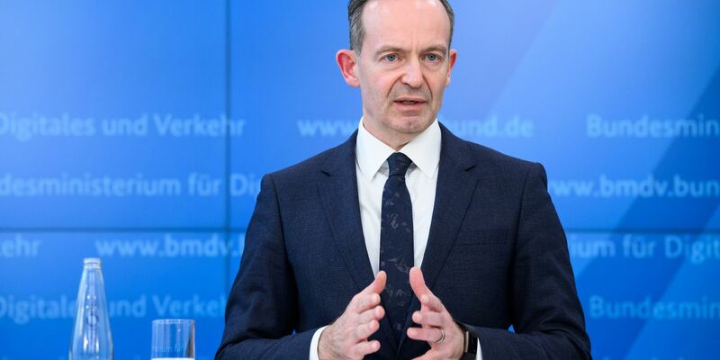 «Kraftakt und klares Bekenntnis zur Schiene»: Volker Wissing. - Foto: Bernd von Jutrczenka/dpa