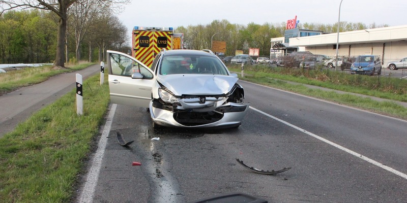 FW Hannover: Eine schwerverletzte Person bei einem Verkehrsunfall auf der Autobahn 2 - Foto: presseportal.de