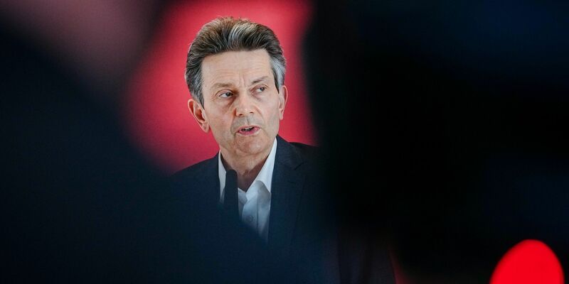 Der frühere SPD-Fraktionschef Rolf Mützenich ist einer der prominentesten Unterzeichner des Papiers. (Archivbild) - Foto: Kay Nietfeld/dpa