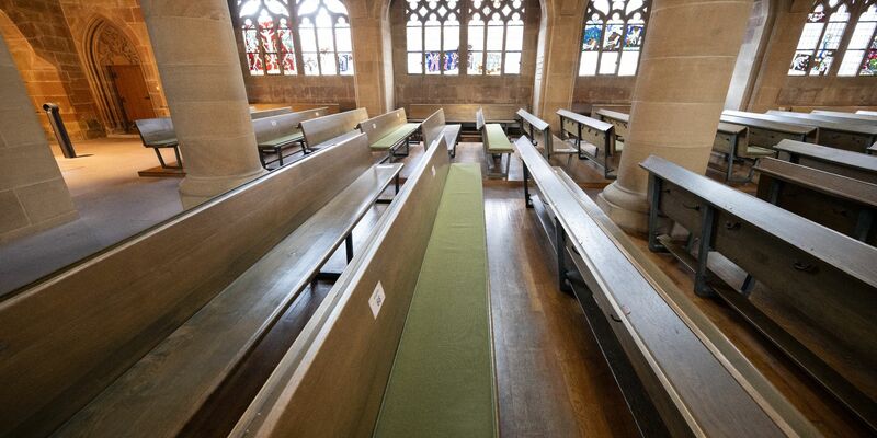 Die Zahl der Katholiken in Deutschland ist erstmals unter die Marke von 20 Millionen gesunken (Archivbild). - Foto: Bernd Weißbrod/dpa