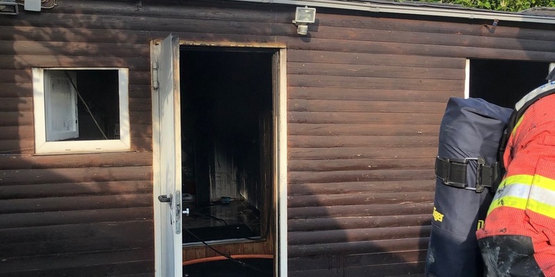 HZA-IZ: Gemeinsamer Einsatz durch Zoll und Polizei in Pinneberger Kiosk / 24.000 Stück Zigaretten, 76 Kilogramm Tabak, zahlreiche Waffen und vieles mehr sichergestellt - Foto: presseportal.de