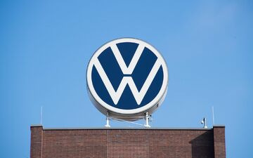 VW leidet unter Absatzschwund in den USA und China. (Symbolbild) - Foto: Julian Stratenschulte/dpa