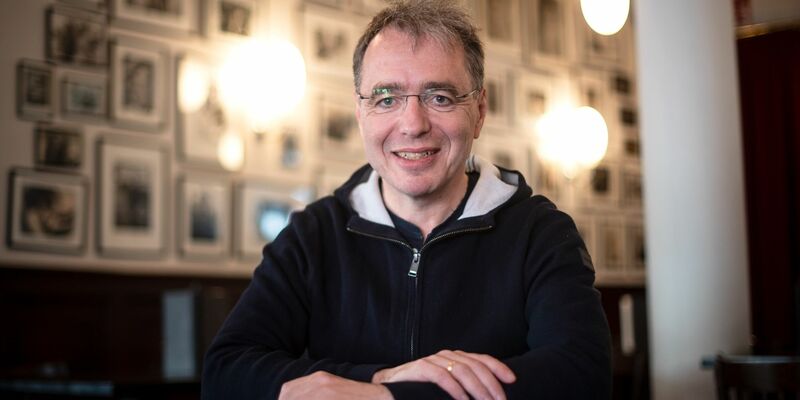 David Safier ist unter anderem für die «Miss Merkel»-Krimis bekannt. (Archivbild) - Foto: Sina Schuldt/dpa