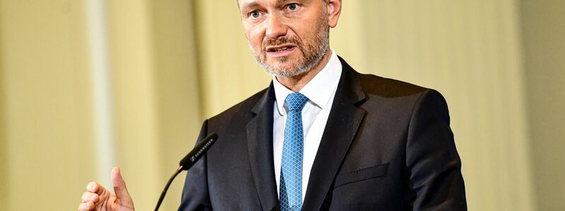 FDP-Finanzminister Christian Lindner sieht vor allem Kinder von Einwanderer-Familien von Kinderarmut betroffen. - Foto: Fabian Sommer/dpa