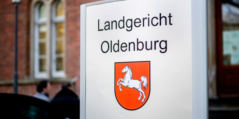 Ein ehemaliger Geschäftsführer des Steinhoff-Konzerns steht wegen Steuerbetrugs vor dem Landgericht Oldenburg. (Archivbild) - Foto: Hauke-Christian Dittrich/dpa