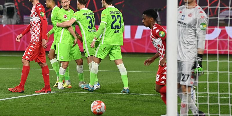 Nadiem Amiri schreit seine Freude über den späten Ausgleich heraus. - Foto: Swen Pförtner/dpa