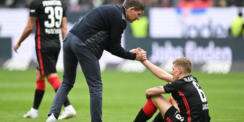 Frankfurts Cheftrainer Oliver Glasner wird die Eintracht nach dieser Saison verlassen. - Foto: Arne Dedert/dpa