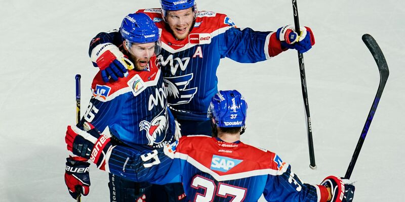 Die Eisbären setzten sich nach 0:2-Rückstand in Mannheim durch. - Foto: Uwe Anspach/dpa
