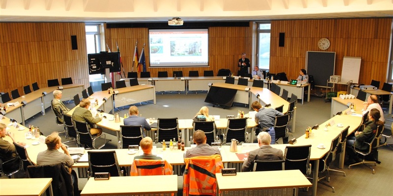 POL-COE: Dülmen, Marktstraße / Auto fährt in O2 Shop - Zeugen gesucht! - Foto: presseportal.de