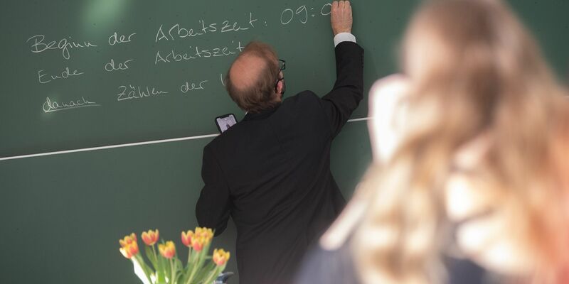 Das Streichen des Englischunterrichts ist laut Lehrerverband nicht die einzige Möglichkeit, um Grundschüler besser in den Kernfächern zu unterrichten. - Foto: Sebastian Gollnow/dpa