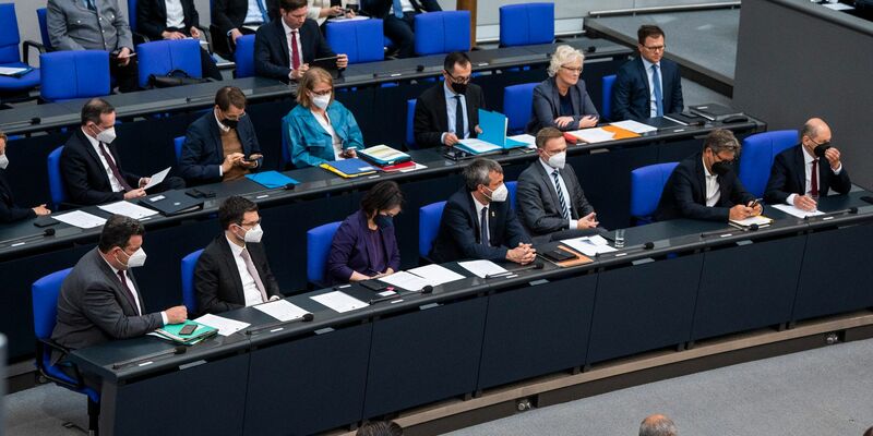 Konstantin von Notz (Grüne) zählt zu den Parlamentariern, die den Antrag gegen Antisemitismus erarbeitet haben. - Foto: Christophe Gateau/dpa