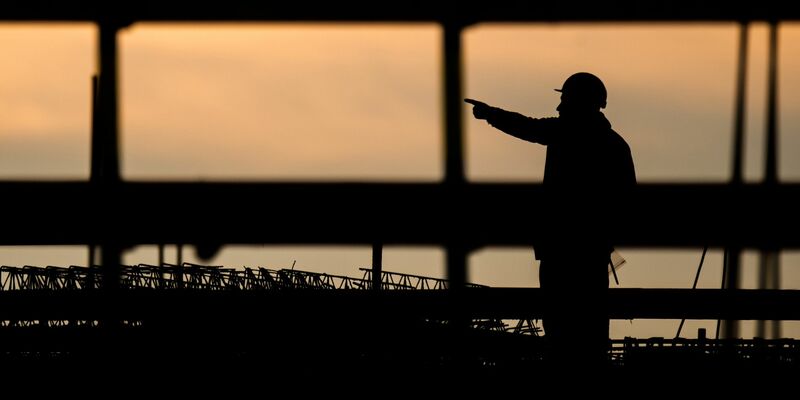 Der Ausblick für den Arbeitsmarkt bleibt verhalten. (Archivbild) - Foto: Julian Stratenschulte/dpa