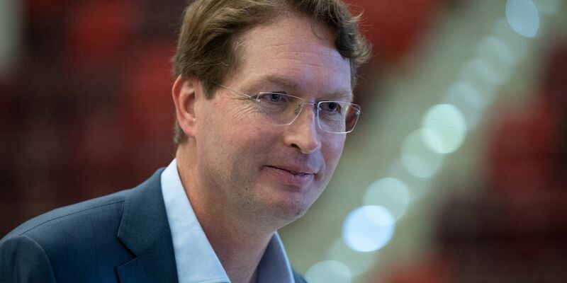 Ola Källenius wil einen Teil seines Gehalts an wohltätige Organisationen spenden. - Foto: Bernd Weißbrod/dpa