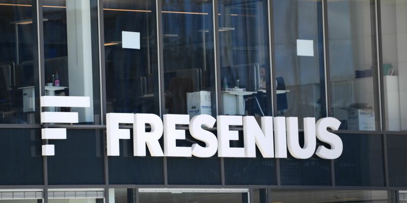 Das Hauptgebäude der Konzernzentrale der Fresenius SE & Co. KGaA in Bad Homburg. - Foto: Arne Dedert/dpa