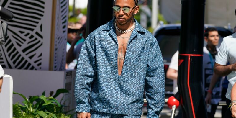 Lewis Hamilton kam in dieser Saison auf nicht mal halb so viele Punkte wie Weltmeister Max Verstappen. - Foto: Darron Cummings/AP/dpa