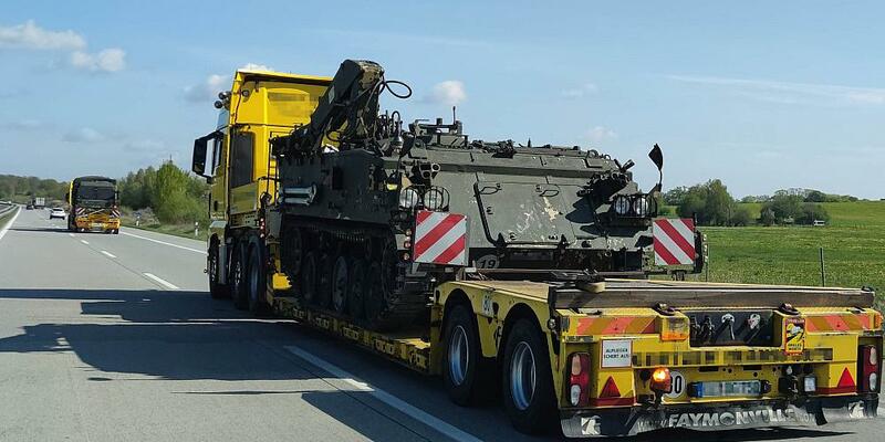 Panzer-Transport auf der Autobahn - Foto: ?ber dts Nachrichtenagentur