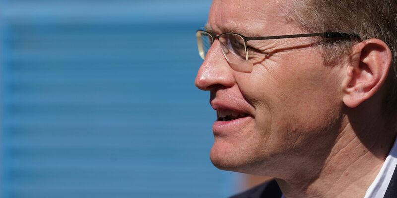 CDU-Ministerpräsident Daniel Günther will eine über den Bundesrat eine Zuckersteuer durchsetzen. (Archivbild) - Foto: Marcus Brandt/dpa