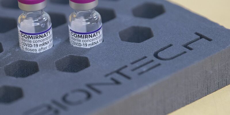 Biontech übernimmt ein britisches KI-Unternehmen. - Foto: Sebastian Gollnow/dpa