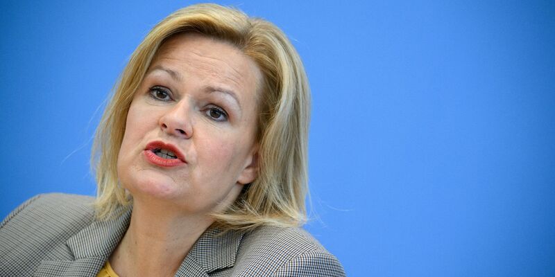 Bundesinnenministerin Nancy Faeser hat angesichts der russischen Abhöraktion gegen Offiziere der Luftwaffe die Abwehrbereitschaft deutscher Geheimdienste unterstrichen. - Foto: Bernd von Jutrczenka/dpa