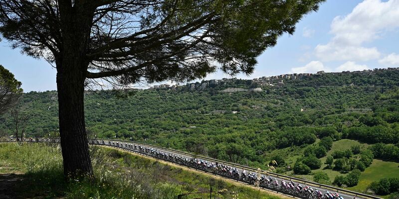 Auf der siebten Etappe des Giro d’Italia ging des für die Radprofis zum ersten Mal in die Berge. - Foto: Fabio Ferrari/LaPresse/AP/dpa