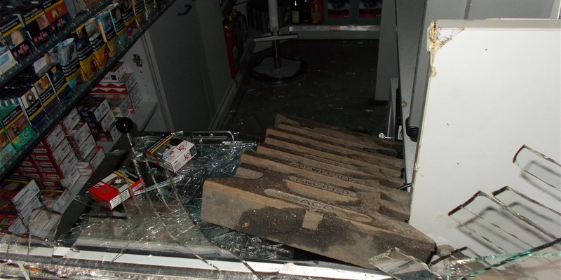 POL-MI: Mutmaßlich unter Drogen: 19-Jähriger verursacht Trümmerfeld - Foto: presseportal.de