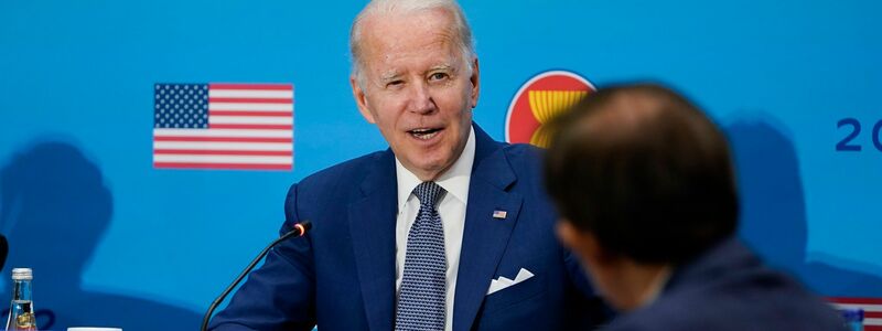 US-Präsident Joe Biden im Gespräch mit Journalisten. - Foto: Susan Walsh/AP/dpa