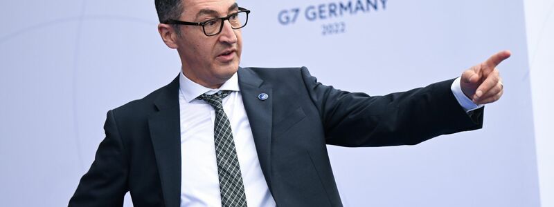 Bundesagrarminister Cem Özdemir beim Treffen der G7-Agrarminister in Stuttgart. - Foto: Bernd Weißbrod/dpa
