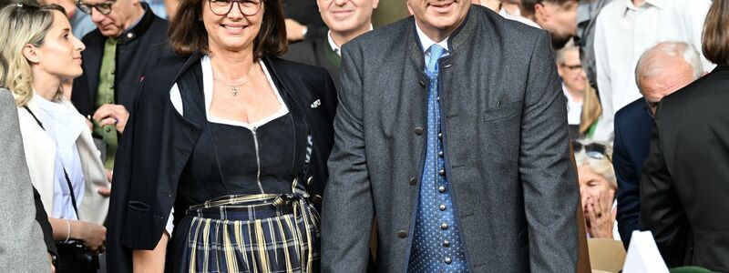 Die Landtagspräsidentin Ilse Aigner und der bayerische Ministerpräsident Markus Söder gehören zu den Premieren-Gästen - Foto: Angelika Warmuth/dpa