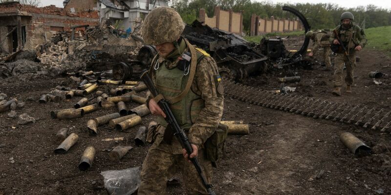 In der ostukrainischen Großstadt Charkiw versammelten sich die Schulkinder aus Sicherheitsgründen in den U-Bahn-Stationen. - Foto: Mstyslav Chernov/AP/dpa