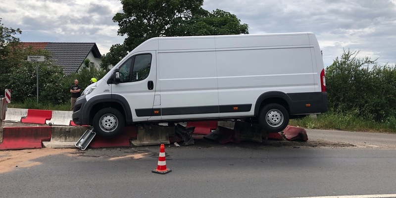 FW Gäufelden: Doppelgarage in Flammen: Großeinsatz in Öschelbronn - Foto: presseportal.de