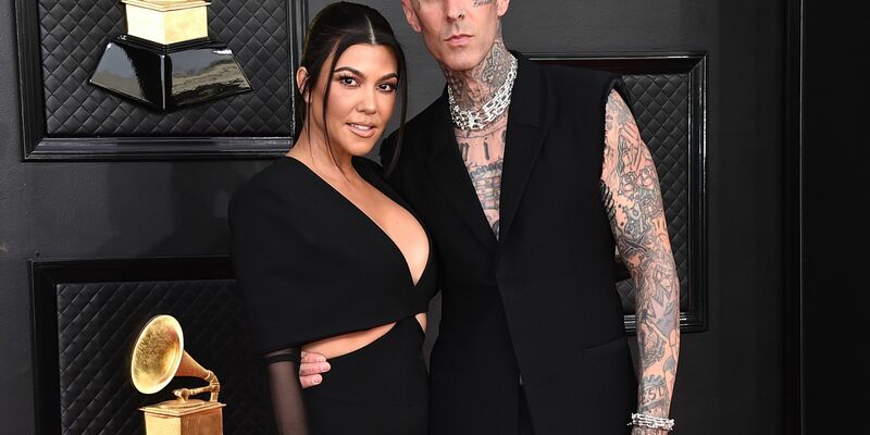 Kourtney Kardashian und Travis Barker haben ihre Beziehung im Februar 2021 öffentlich gemacht. - Foto: Jordan Strauss/Invision/AP/dpa/Archiv
