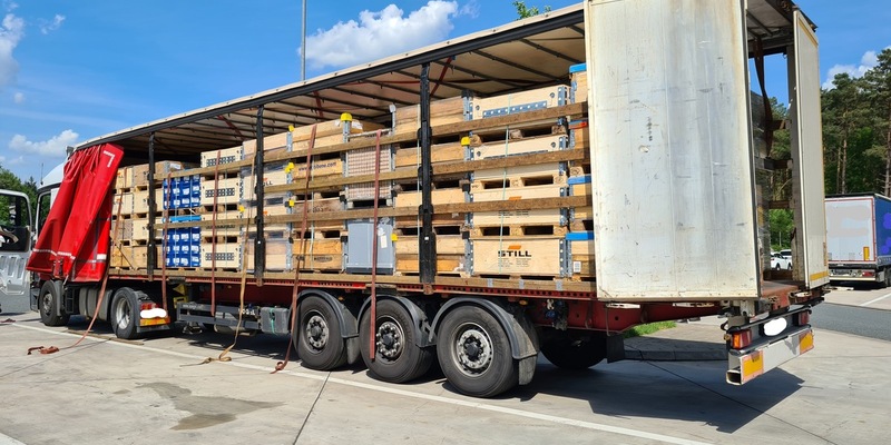 POL-HK: Soltau: Beschädigter Pkw gesucht; Bispingen: Zeugin nach Ladendiebstahl gesucht; Soltau: Lkw auf der A 7 quergestellt - mehrere Stunden Vollsperrung (Foto im Anhang) - Foto: presseportal.de