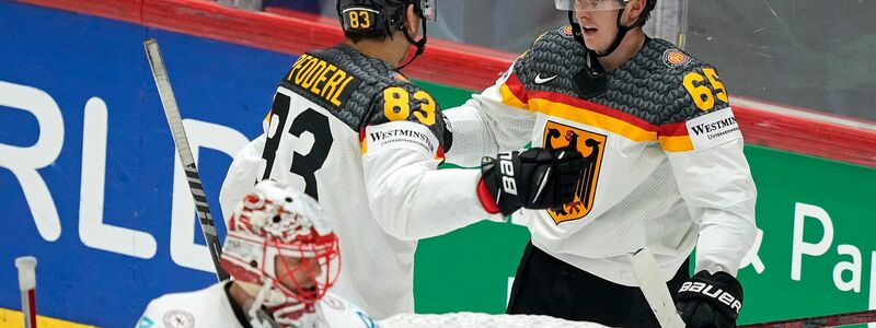 Deutschlands Eishockey-Männer feierten auch gegen Dänemark einen Sieg. - Foto: Martin Meissner/AP/dpa