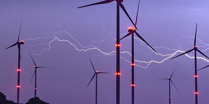 Gewitter, Starkregen und stürmischer Wind sorgen regional für ungemütliches Wetter. - Foto: Patrick Pleul/dpa