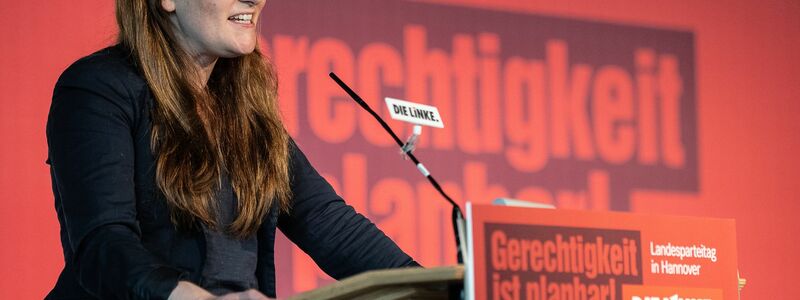 Die Bundesvorsitzende Janine Wissler spricht auf dem niedersächsischen Landesparteitag der Partei Die Linke. - Foto: Swen Pförtner/dpa