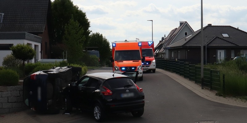 POL-HF: Ford-Fahrerin stößt in geparkten Kia - 35-Jährige leicht verletzt - Foto: presseportal.de
