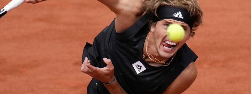 Alexander Zverev hat das French-Open-Finale gegen den Spanier Carlos Alcaraz nach fünf Sätzen verloren. - Foto: Christophe Ena/AP/dpa