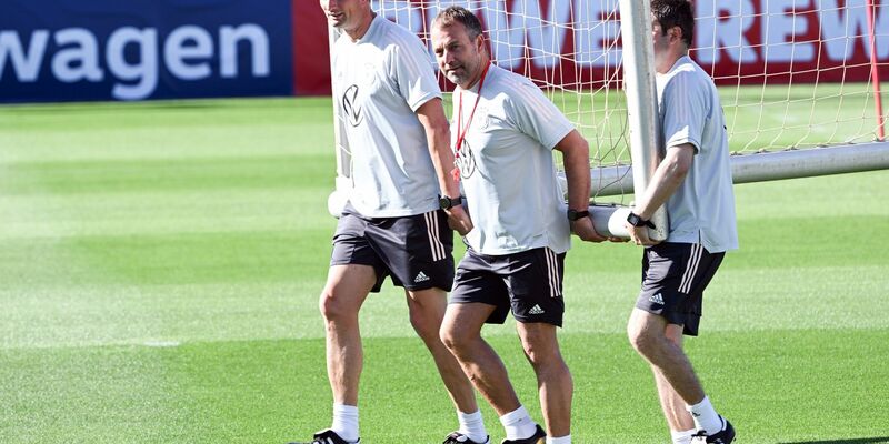 Vor dem Spiel gegen Island geben die DFB-Frauen beim Abschlusstraining alles. - Foto: Federico Gambarini/dpa